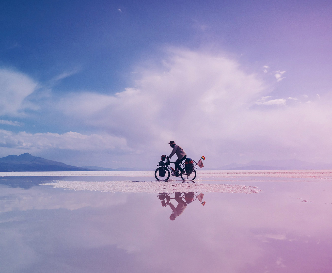 Cycling on the Uyuni Salar, Bolivia - HeyBro - Cycling worldtrip project
